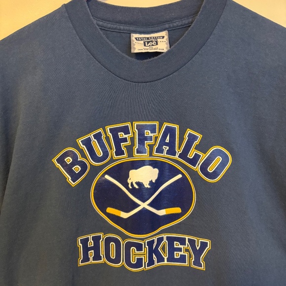 Lee NHL Buffalo Sabres Hockey Short Sleeve T Shirt Blue Yellow Logo Mens Size XL - Picture 4 of 4